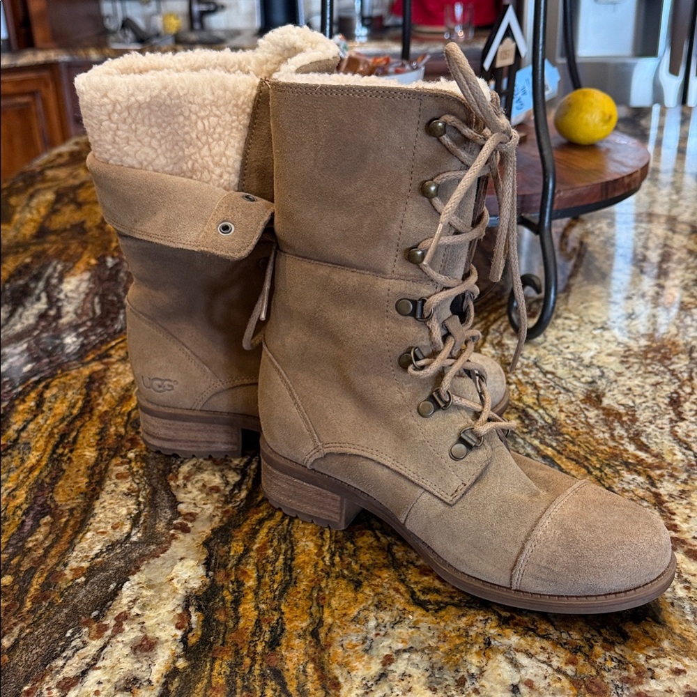 UGG Chelsea suede brown Women's Brown furr linedLace-Up Boots